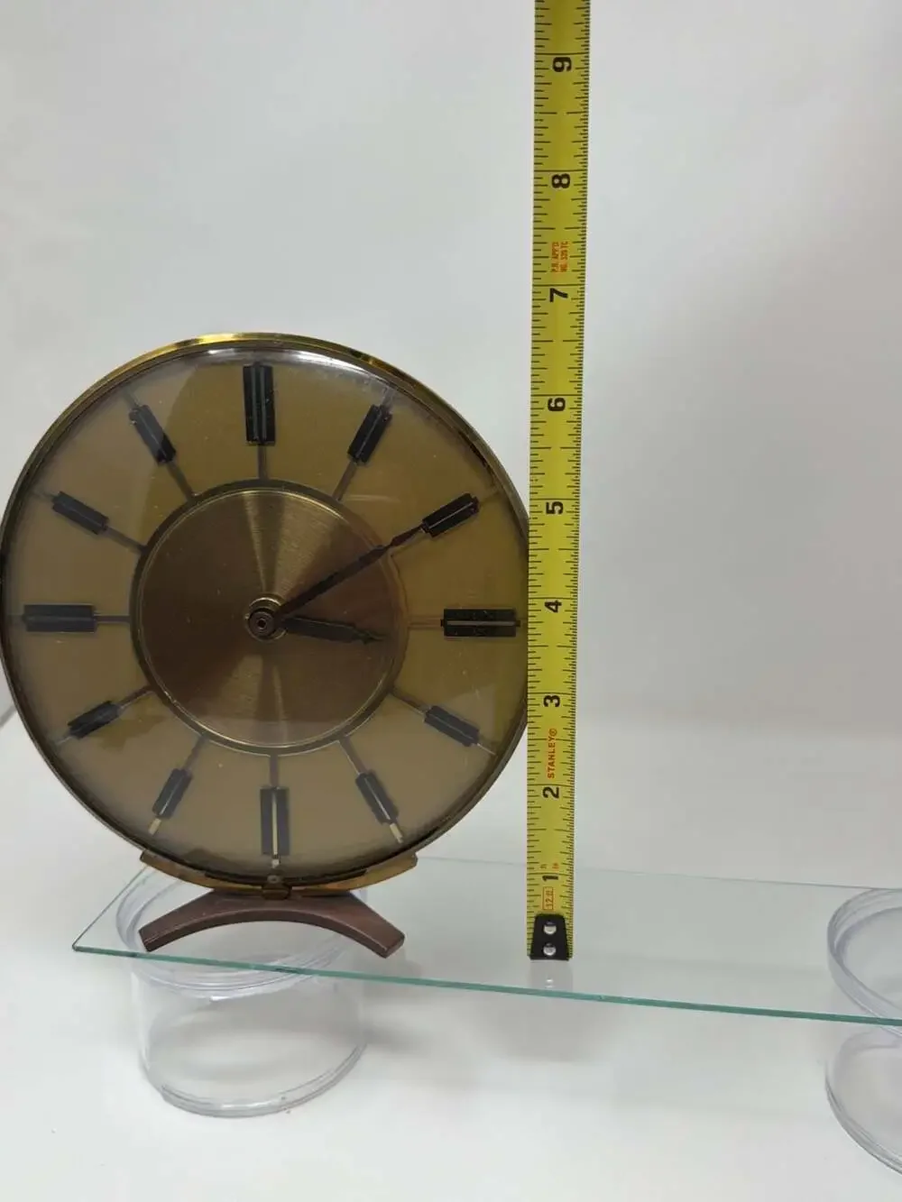 Kienzle Quartz Desk Clock with Round Gold Face and Stand